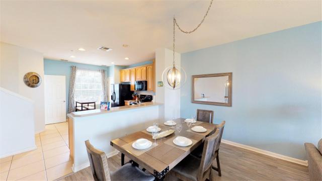 Lovely Townhome at Vista Cay Resort near WDW