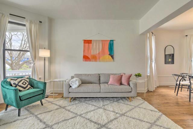 Spacious Oak Park Home, 11 Mi to Downtown Chicago!