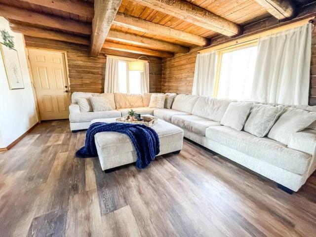 Private Mountain Cabin! King Bed 8 Acres Game Rm