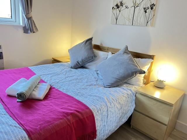 Bright 2 Bedroom Apartment - Edinburgh