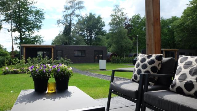 The Black Oak - Luxe bungalow met prive sauna