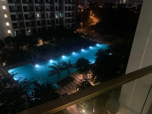 Closeup Pool View Romantic Couples Holiday 12