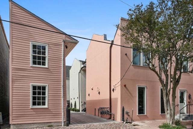 Fab 1838 Garden District 5BR with Parking And Balcony