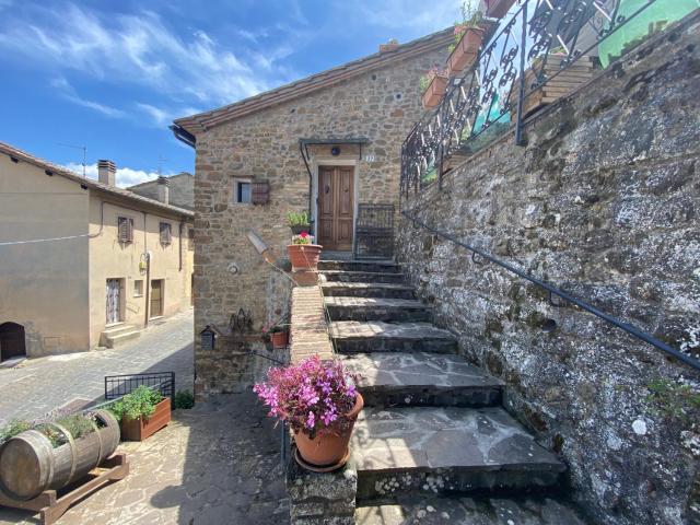 Panoramic Nest In Montalcino