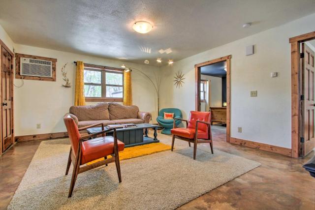 Chic Retro Retreat in Choteau: Walk to Dtwn!