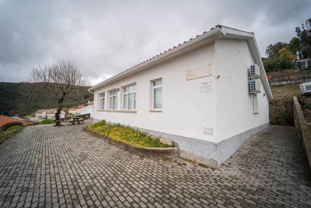Casas da Escola - "A Escola" - Meãs