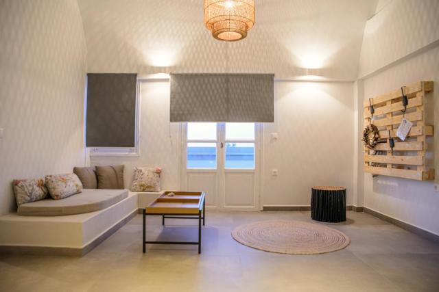 Central Hostel Oia