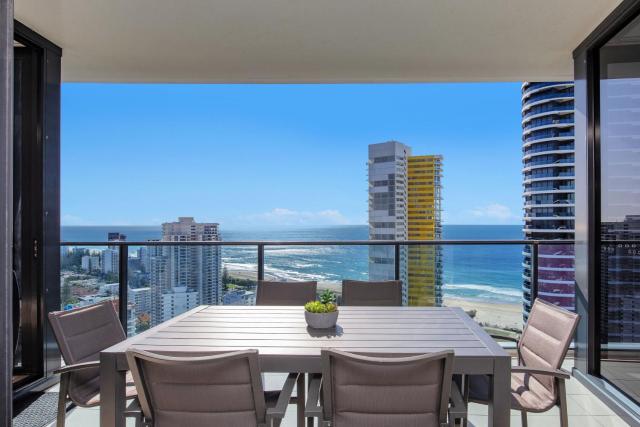 Level 30 Oracle Tower 2 Stunning views and free parking - GC Getaways