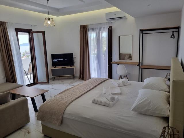 MANGO Skiathos