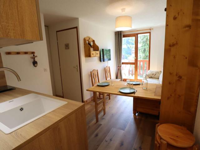 Appartement rénové en 2022 pour 3 personnes - Centre village - Piscine l'été - Classé 2 étoiles - FR-1-342-140