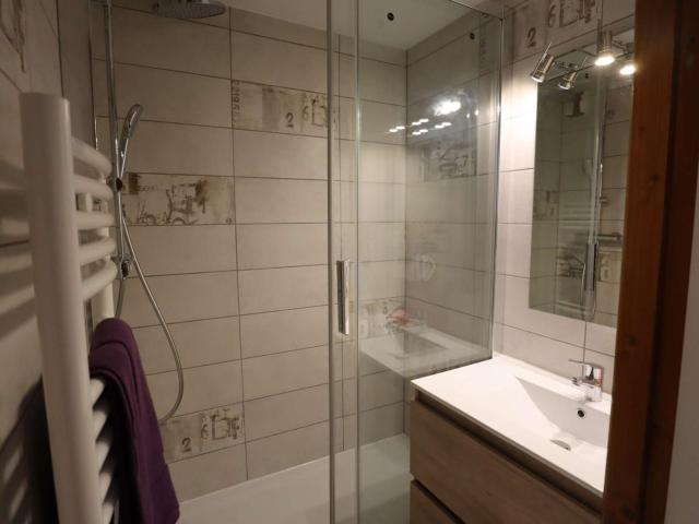 Appartement rénové en 2022 pour 3 personnes - Centre village - Piscine l'été - Classé 2 étoiles - FR-1-342-140
