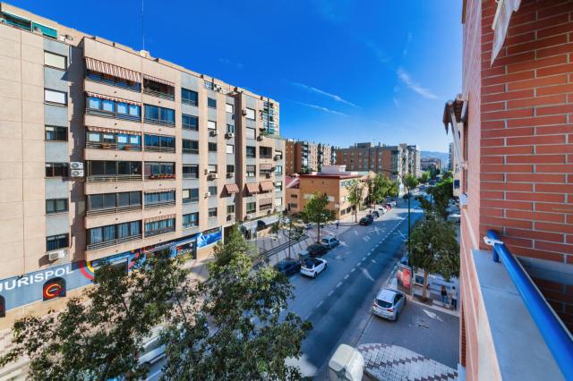 Holidays2Malaga Ayala 450 mts from beach & Terrace