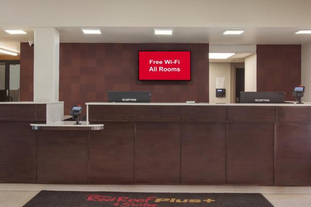 Red Roof Inn PLUS & Suites Erie