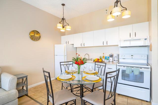 Ocean View Oasis with Free Parking, A Waikiki Gem!