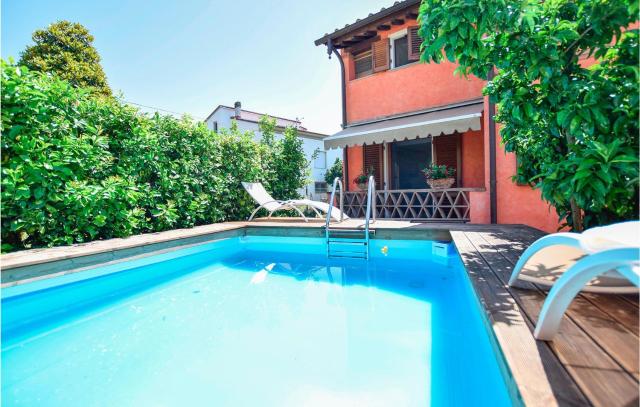 Stunning home in Massarosa with 3 Bedrooms, WiFi and Outdoor swimming pool