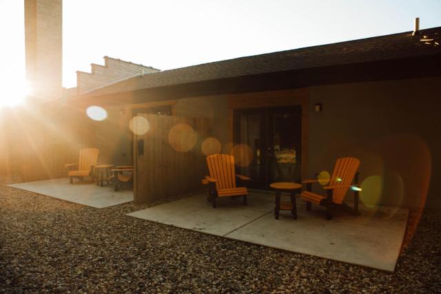 4411 Inn & Suites