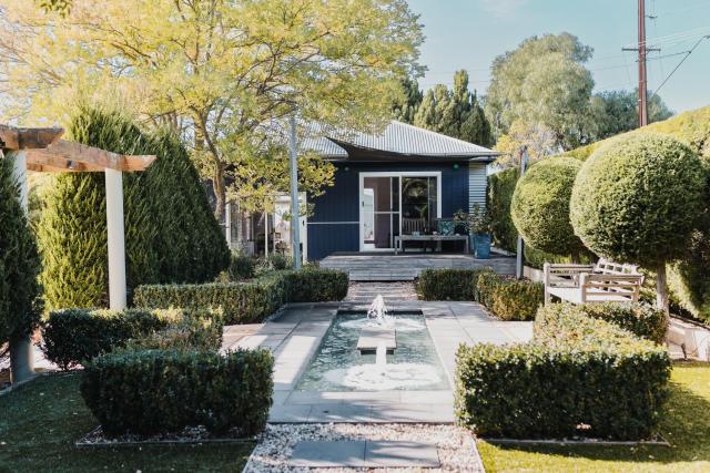 S T U D I O 22 Garden Serenity & Coastal Charm