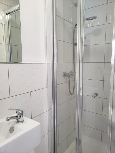 Vibrant Single Room only for one adult