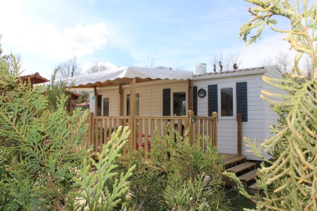 Camping Familial paisible avec piscine, mobil home , chalet, Studio & emplacement nue