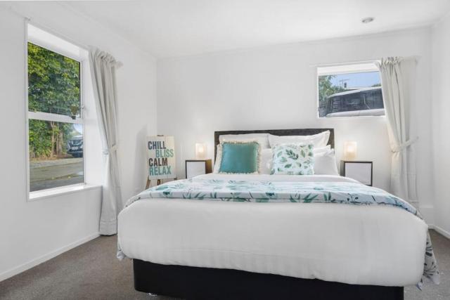 Bright 3-Bedroom Unit with Parking and Kitchenette