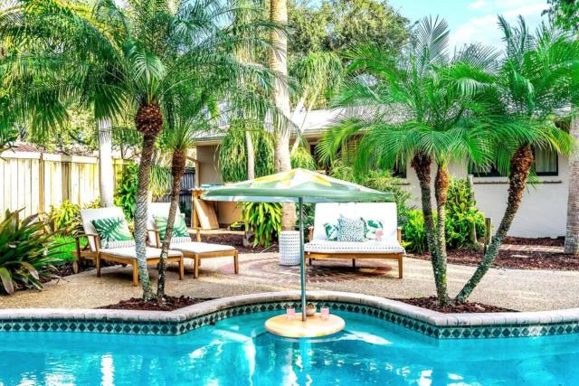 Tropical Pool Tiki Heaven