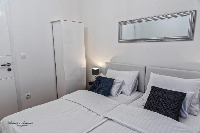 Urbana Villa Four season