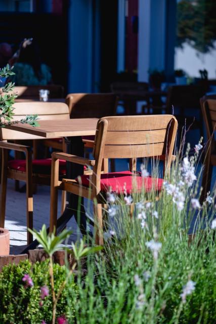 LES VOLETS ROUGES - Hôtel Cassis - Situé dans le Parc National des Calanques - Parking Gratuit