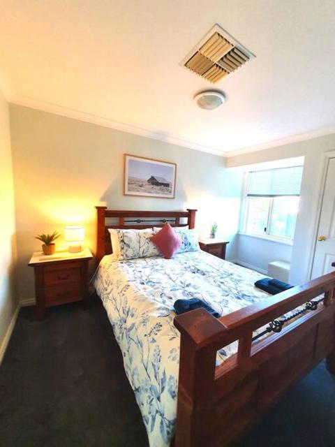 Adorable-secure 3 bedroom holiday home with Pool around the corner from The Miners Rest.
