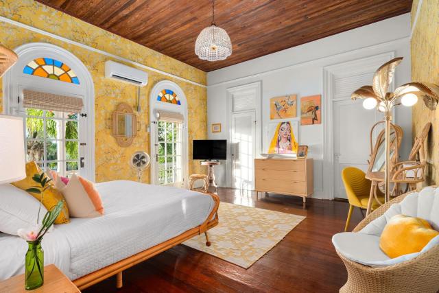 Marreros Guest Mansion - Adult Only