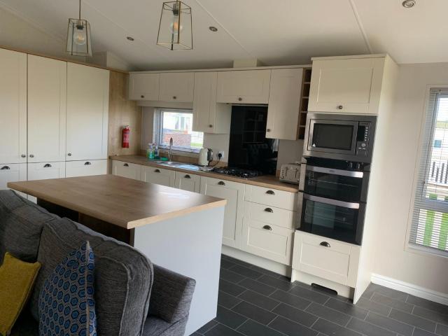 8 BIRTH LODGE ON CAYTON BAY HOLIDAY PARK