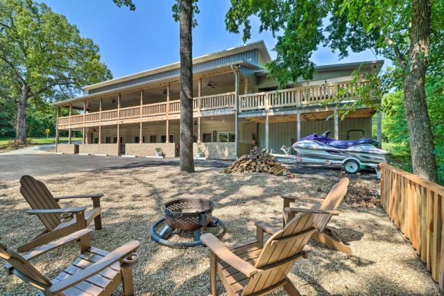 < 1 Mi to Marina: Beautiful Bull Shoals Retreat