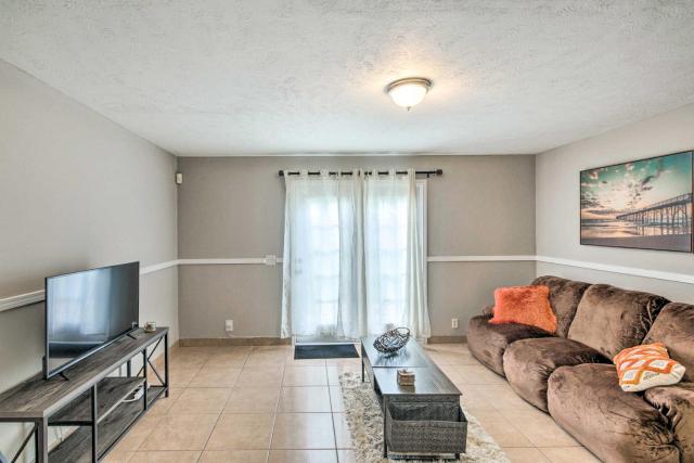 La Vergne Townhome: 22 Mi to Dtwn Nashville!