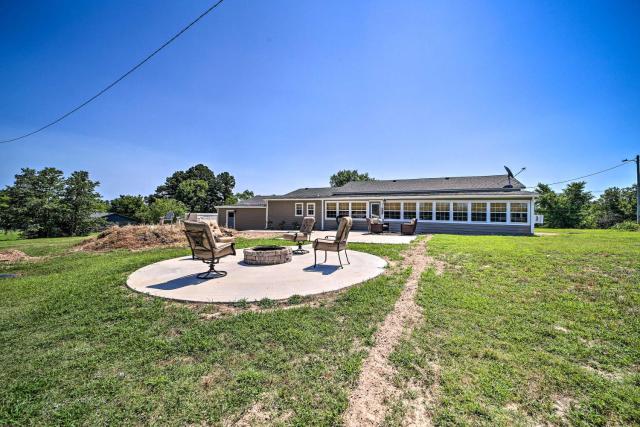 Stunning Oklahoma Home ~ 3 Mi to Spiro Mounds