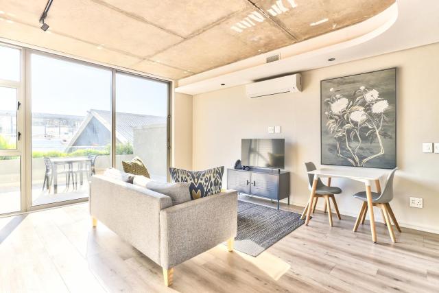Great Studio with Balcony and City views