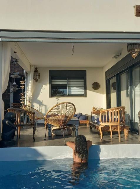 CHAMBRE CHEZ L HABITANT PISCINE VUE MER SDB et TERRASSE PRIVEE laverie