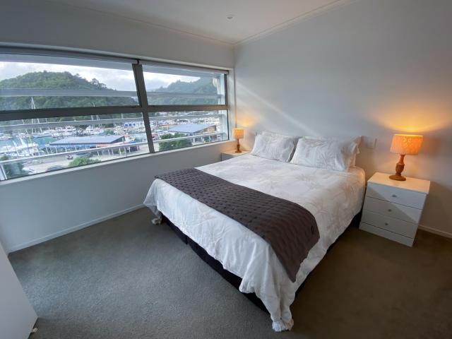 Oxley's Waterfront Apartment