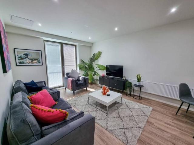 4 Bed Townhouse Free Parking Piccadilly