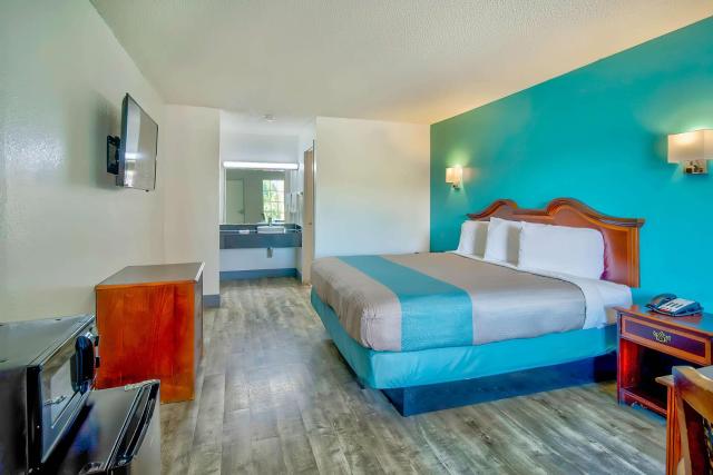 Motel 6-Grand Rivers, KY