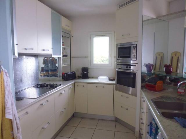 Bel appartement avec piscine, face à la mer
