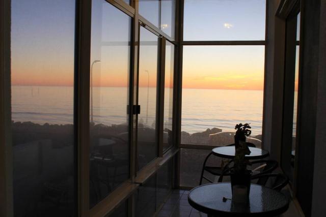 beachfront apartment 5/22 Esplanades seaviews