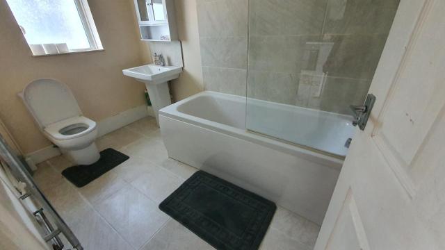 Spacious 3-bedroom home in Birmingham with driveway parking