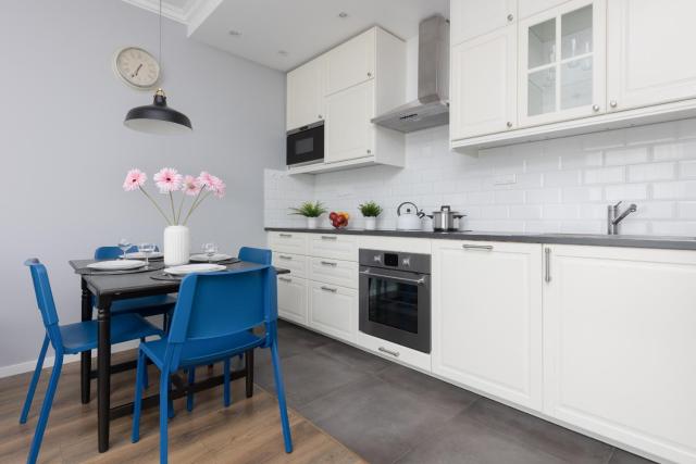 Warsaw Ursynów Apartment with Balcony by Noclegi Renters