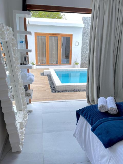 Moringa Resort with Pool, open Air Shower & shared Bath sleeps 8