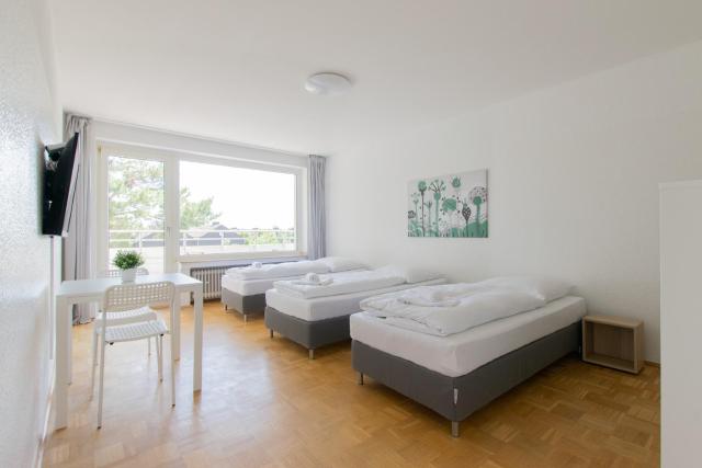 Tolstov Apartments - 1 or 3 Room Apartments with Balcony - 20 Min Messe DUS & Airport DUS
