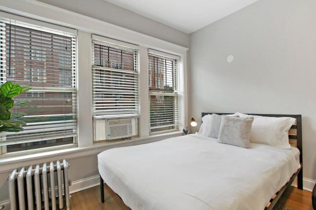 Stylish Studio Apartment in Portage Park - Pensacola 2N
