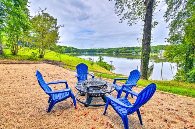 Relaxing Riverfront Cottage w/ Boat Dock!