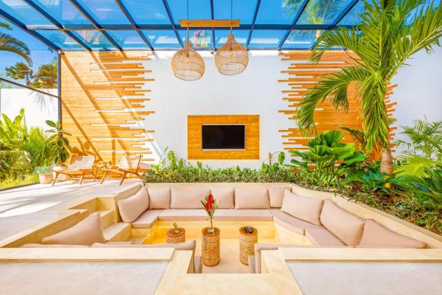 Villa Dublin - Luxury 5 BDR w Jacuzzi & Pool