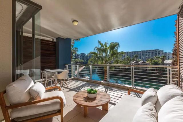 Luxury Waterfront Marina Apartment
