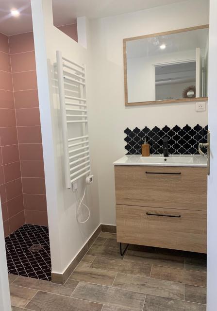Ravissant logement avec jacuzzi