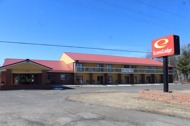 Econo Lodge Cadillac by Choice